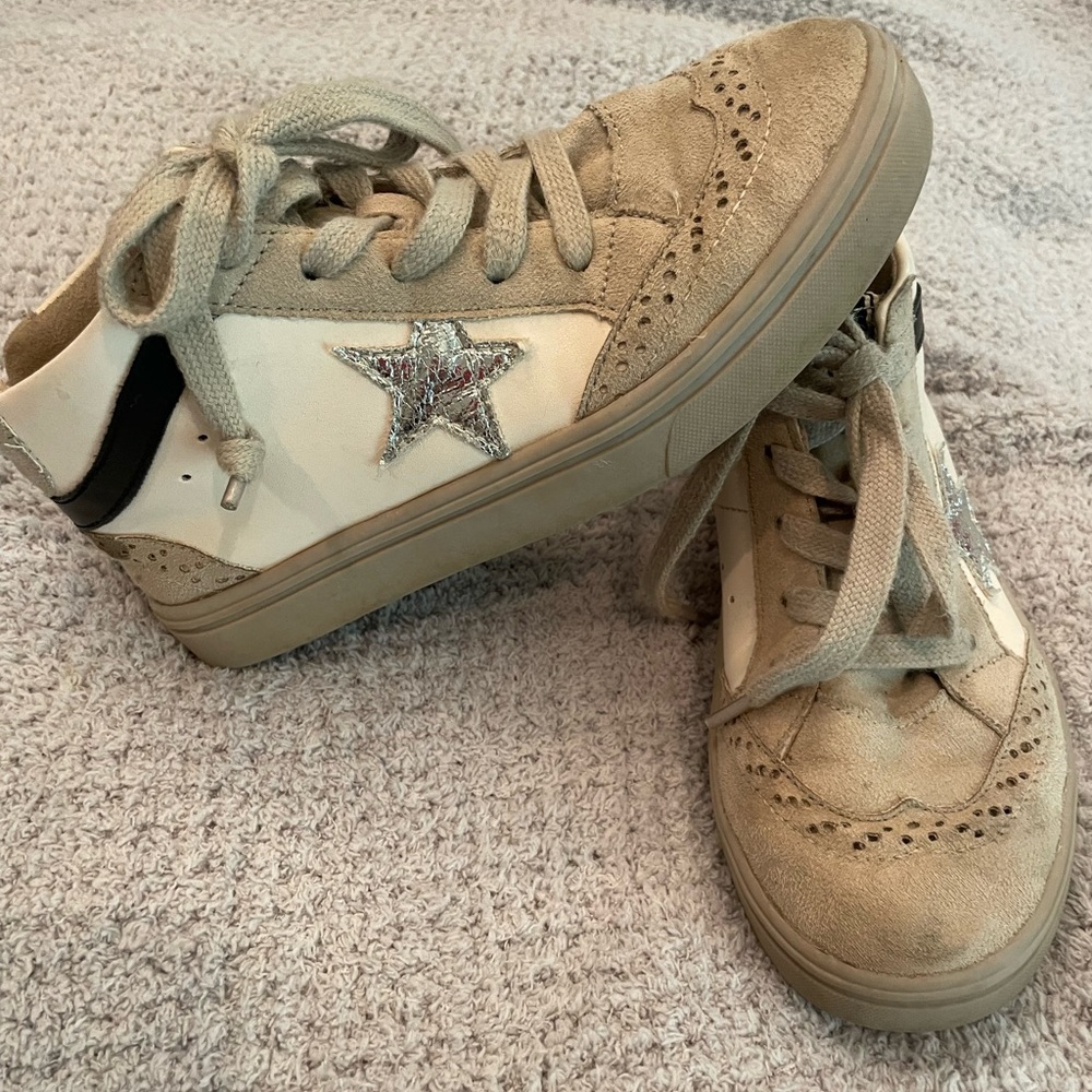 Girls Shu Shop Paulina shoes size 2. Like new.